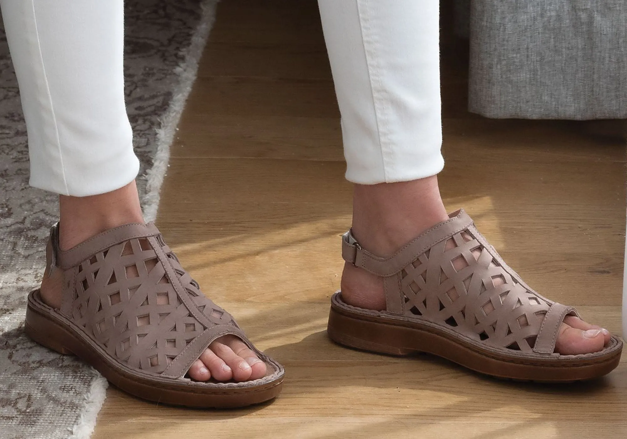 Naot Amadora Womens Leather Comfort Wide Fit Orthotic Friendly Sandals
